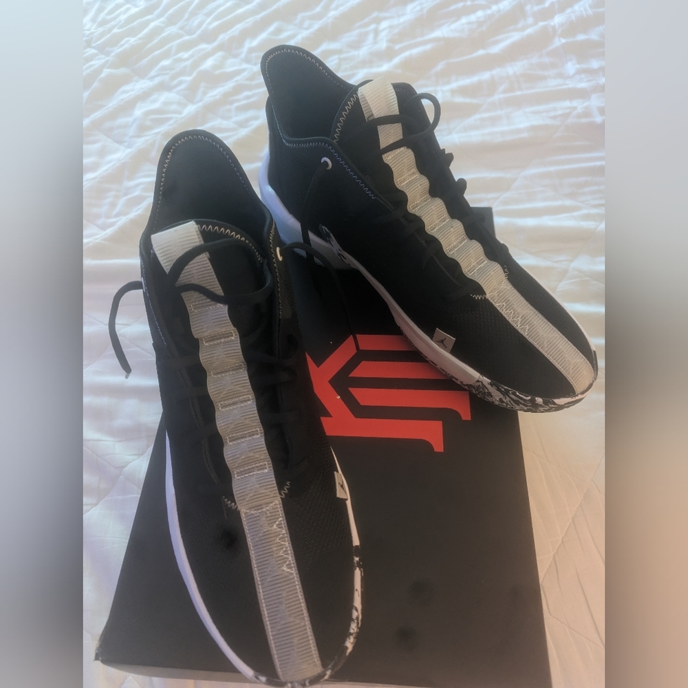 Jordan React Elevation (Black & White)